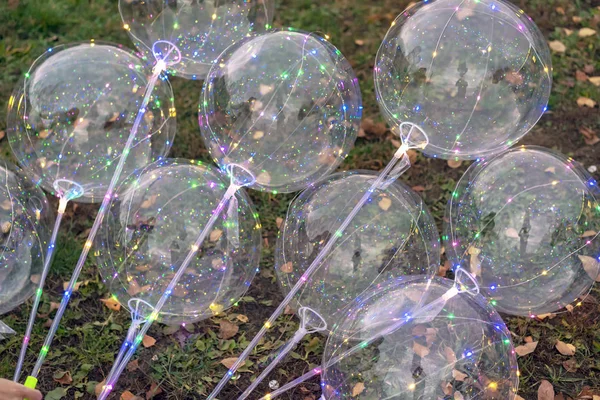 Przezroczyste balony z Multi-kolor światła wewnątrz. — Zdjęcie stockowe