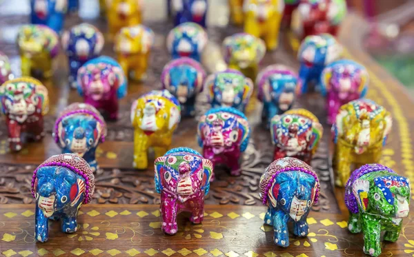 Керамические декоративные фигуры индийского слона . — стоковое фото