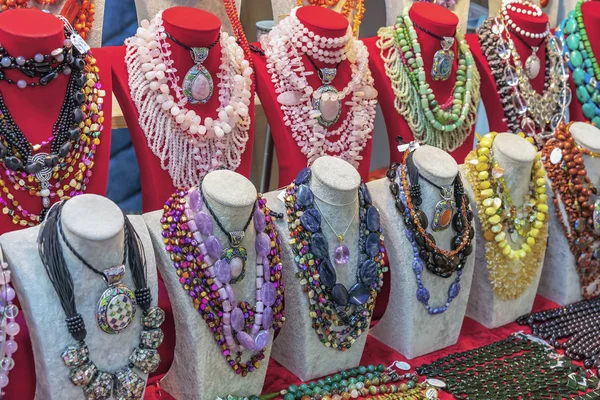 Jewelry made of natural stones in a street shop. — Stock Photo, Image