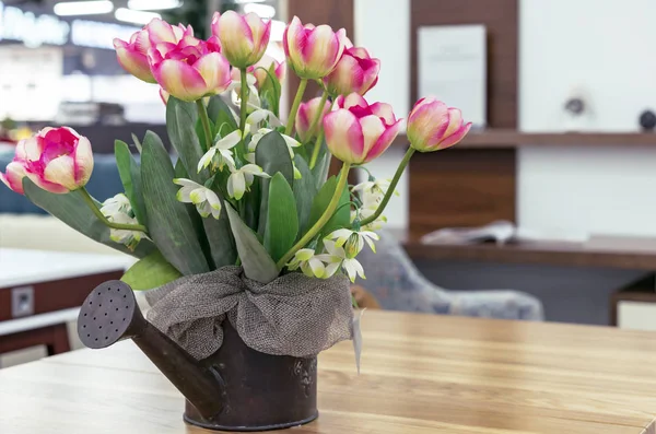 Pink tulips in metal flowerpot on a wooden table. — Stock Photo, Image