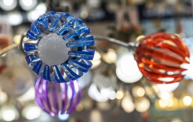 Bir açılan çiçek şeklinde plastik fayans.