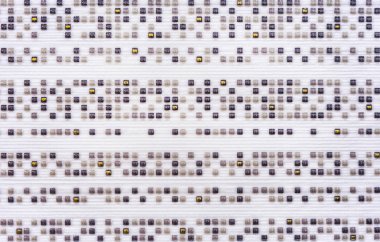 Farklı renklerde küçük dışbüvek kareler ile porselen karo.