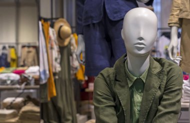 Yaz giysileri ile manken kadın. Kadın Dummy.