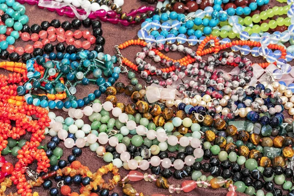Beads from semiprecious stones. Indian jewelry on the shop count — Stock Photo, Image