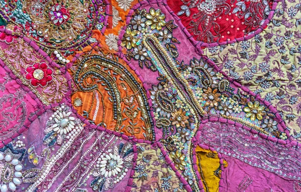 Parlak kumaş. Süs ile Hint kumaş. Kumaş arka plan.