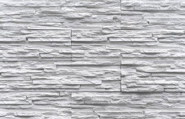 Duvarları dekore etmek için bloklarda beyaz doğal kuvars.