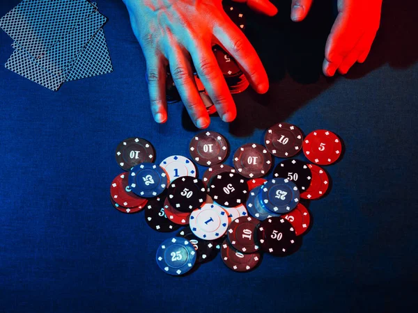 Mens hands place a bet with playing chips — Stock Photo, Image