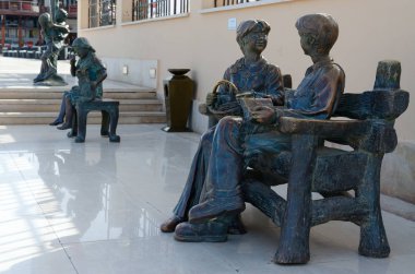 Sharm El Sheikh, Mısır - 9 Mayıs 2018: Popüler alışveriş ve eğlence bölgesi Soho Square, Sharm El Sheikh, Mısır heykeller