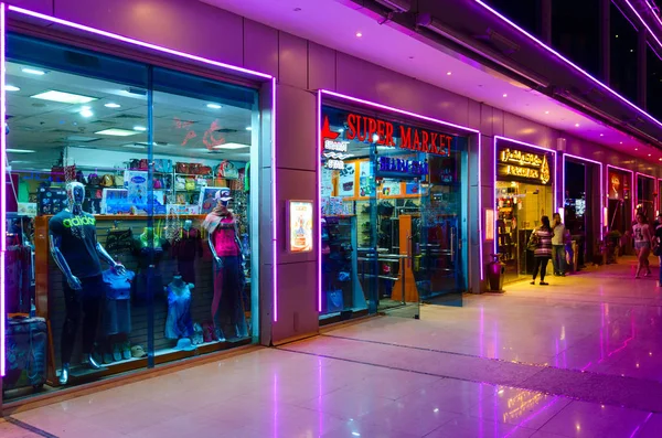 저녁, 샤 름 엘 셰이크, 이집트에서 쇼핑 및 엔터테인먼트 지구의 소호 광장에서 슈퍼마켓 샴 스타 — 스톡 사진