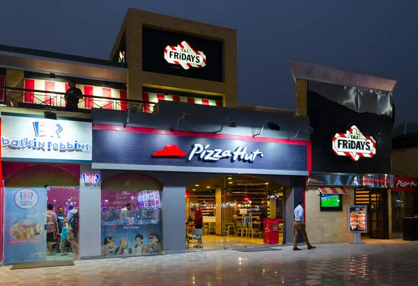Sharm Sheikh Egito Maio 2018 Pessoas Desconhecidas Visitam Friday Pizza — Fotografia de Stock