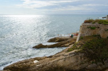 Ulcinj, Karadağ - 9 Eylül 2017: Popüler tatil Ulcinj şehir ve deniz, Karadağ üst görünümden