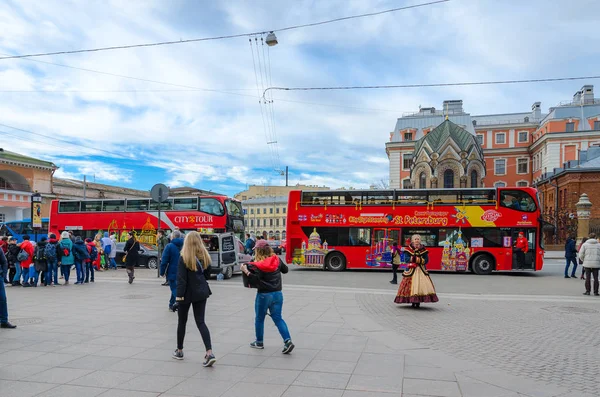 Saint Petersburg Russland Mai 2017 Gruppe Unbekannter Touristen Befindet Sich — Stockfoto