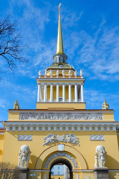 1704 1706 青い空 サンクトペテルブルグ ロシアの背景メイン アドミラルティの尖塔 — ストック写真