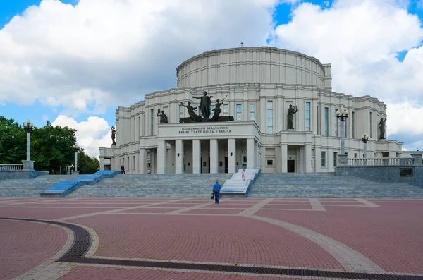 Minsk Bélaro Agosto 2018 Gente Desconocida Está Cerca Del Gran —  Fotos de Stock