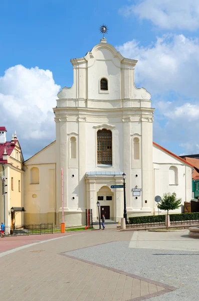 Minsk Bélaro Agosto 2018 Gente Desconocida Camina Por Cyril Methodius —  Fotos de Stock