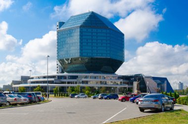 Minsk, Beyaz Rusya - 17 Ağustos 2018: Belarus, Minsk bina Milli Kütüphanesi