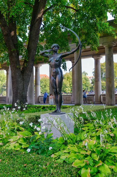 Berlin Germany September 2018 Sculpture Naked Woman Bow Territory Famous — Stock Photo, Image