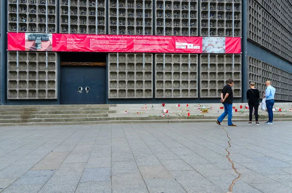 Berlín Alemania Septiembre 2018 Personas Desconocidas Están Monumento Rift Memoria —  Fotos de Stock