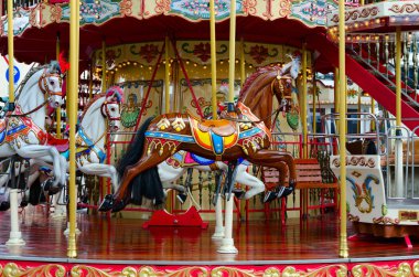 Berlin, Almanya - 5 Eylül 2018: Carousel sokak, Berlin, Almanya