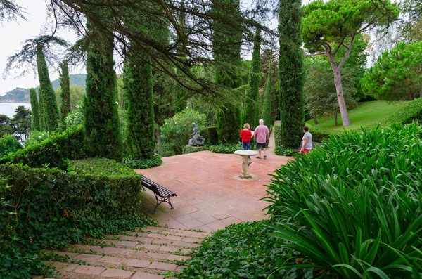 Lloret Mar Spain Сентября 2018 Неизвестные Туристы Гуляют Садах Святой — стоковое фото