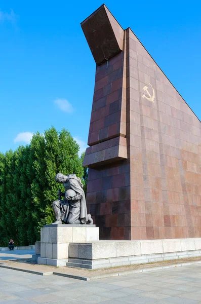 Berlin Niemcy Września 2018 Pomnik Radziecki Żołnierz Parku Treptow Berlin — Zdjęcie stockowe