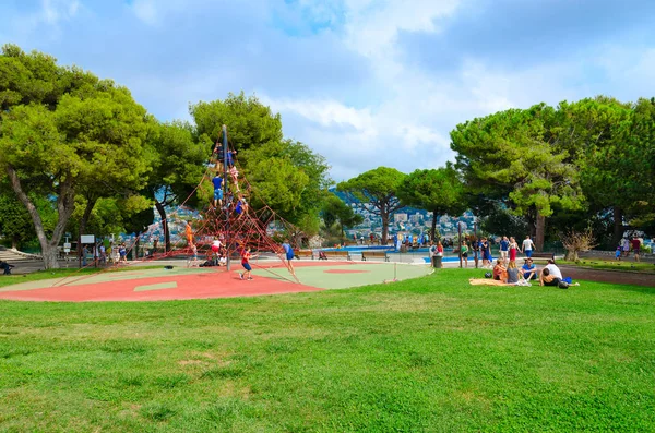 Nice Francia Septiembre 2018 Niños Identificados Juegan Parque Infantil Colina — Foto de Stock