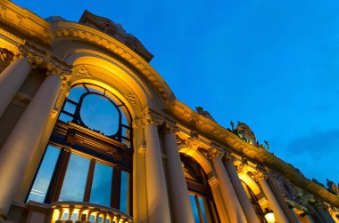 Monte Carlo, Monako Prensliği - 15 Eylül 2018: Monte Carlo, Monako mavi gökyüzü karşı bina casino güzel bir akşam görünümünü