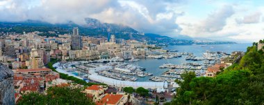 Güzel akşam panoramik liman alanı La Condamine ve şehir Monte Carlo, Monako Prensliği