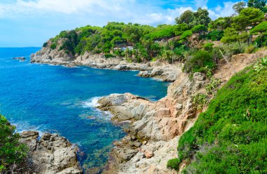 Doğal görünümünü kayalık sahil ve deniz, Lloret de Mar, Costa Brava, Katalonya, İspanya