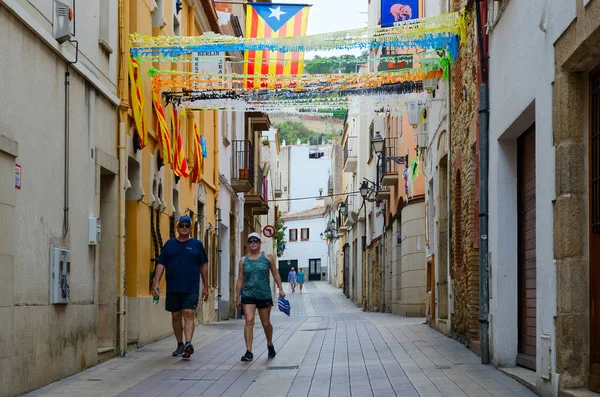 Tossa Mar Spain Сентября 2018 Года Неизвестные Туристы Идут Узкой — стоковое фото