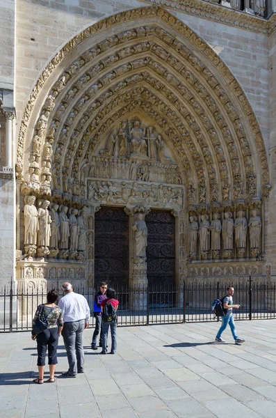 Paris Frankrijk September 2018 Onbekende Toeristen Zijn Beroemde Notre Dame — Stockfoto