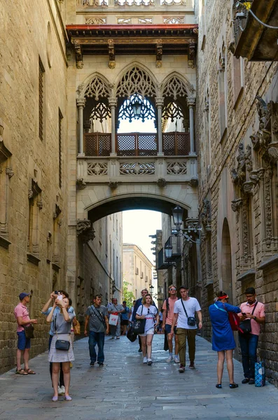 Барселона Испания Сентября 2018 Года Неизвестные Туристы Идут Улице Знаменитым — стоковое фото
