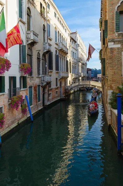 Venecia Italia Septiembre 2018 Turistas Identificados Hacen Viaje Góndola Por —  Fotos de Stock