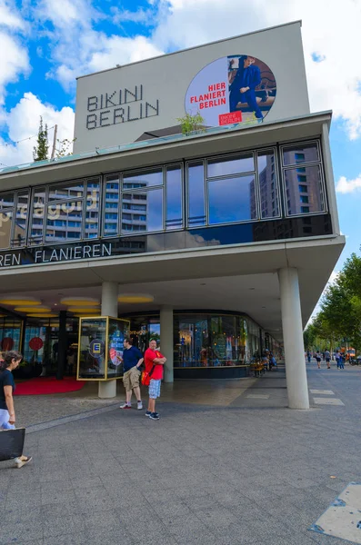 Berlin Deutschland September 2018 Unbekannte Stehen Der Nähe Von Bikini — Stockfoto