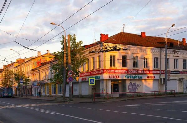 Rybinsk Oroszország 2016 Július Azonosítatlan Emberek Gyaloglás Utcán Stoyalaya Krestovaya — Stock Fotó