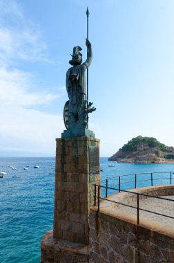 Tossa De Mar, İspanya - 12 Eylül 2018: Minerva heykel üzerinde çıkabilir Tossa de Mar, Costa Brava, Katalonya, İspanya