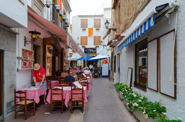 Tossa Mar Ισπανία Σεπτεμβρίου 2018 Άγνωστοι Άνθρωποι Ανάπαυση Πιτσαρία Εξωτερικούς — Φωτογραφία Αρχείου