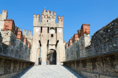 Castle Scaligers, Sirmione, İtalya'nın tatil beldesi