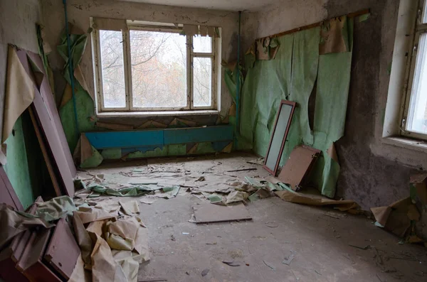 位于乌克兰切尔诺贝利核电站禁区废弃鬼城普里皮亚的9层公寓楼房间 — 图库照片