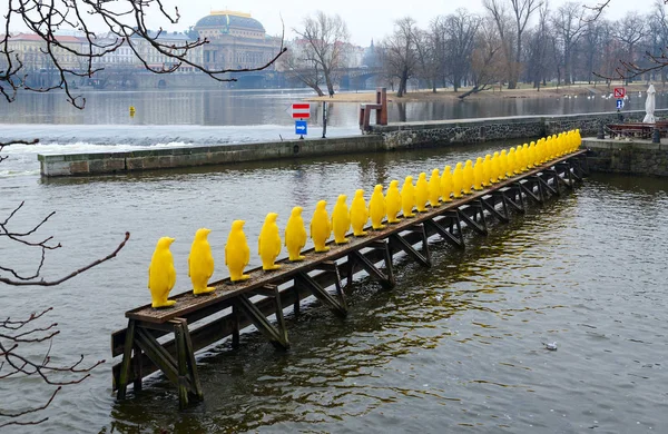 Prag Tschechische Republik Januar 2019 Skulptur Marsch Der Pinguine Durch — Stockfoto