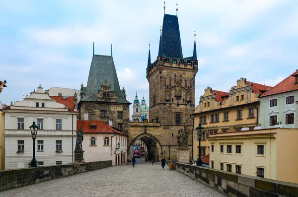 Praga República Checa Enero 2019 Turistas Identificados Están Puente Carlos — Foto de Stock