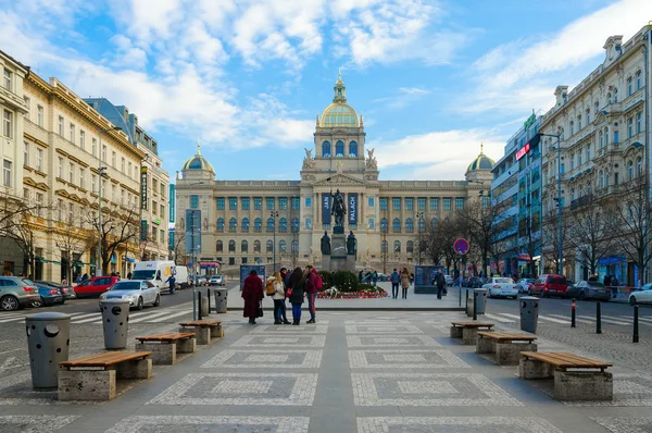 Prag Tjeckien Januari 2019 Okänd Turister Vaclavplatsen Nära National Museum — Stockfoto