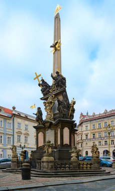 Prague, Çek Cumhuriyeti - 22 Ocak 2019: veba ayağı veya Mariana sütunu (Kutsal Trinity) Malostranskaya meydanında Prag, Çek Cumhuriyeti