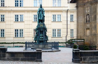 Kral Charles IV Charles Bridge Prag, Çek Cumhuriyeti için yakınındaki Prag, Çek Cumhuriyeti - 22 Ocak 2019: anıt