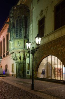 Carolinum (Charles Üniversitesi), eski Gotik Ajur Cumba, akşam görünümü, Prague, Çek Cumhuriyeti