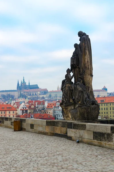 Скульптурні Композиції Середньовічних Знаменитого Карлового Мосту Прага Чеська Республіка Святих — стокове фото
