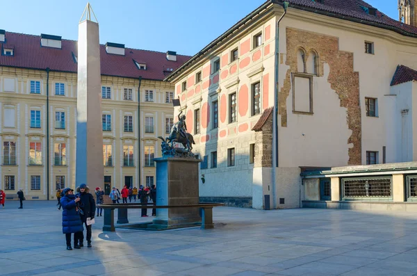 Obelisco sul Castello di Praga, statua di San Giorgio, Praga, Repubblica Ceca — Foto Stock