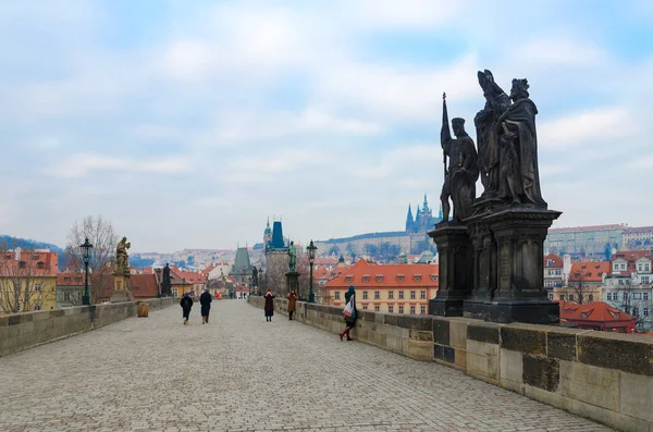 Compositions sculpturales du pont Charles, Prague, République tchèque. Saints Norbert, Sigismond et Venceslas — Photo