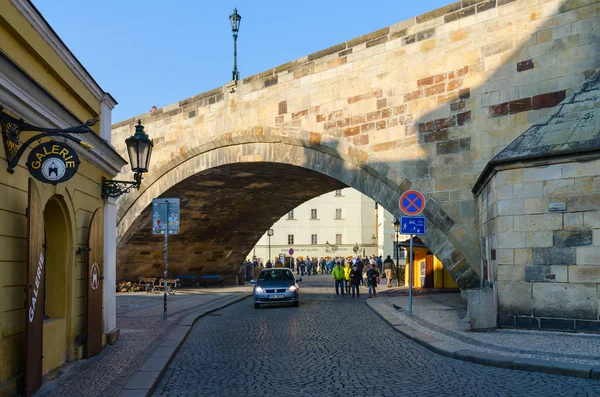 Kampa Island, vista da famosa Ponte Carlos medieval, Praga, República Checa — Fotografia de Stock