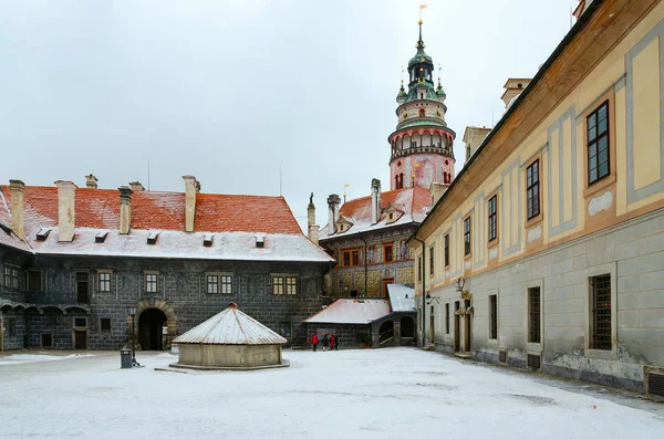 Toren van de beroemde burcht van Krumlov, Cesky Krumlov, Tsjechië — Stockfoto